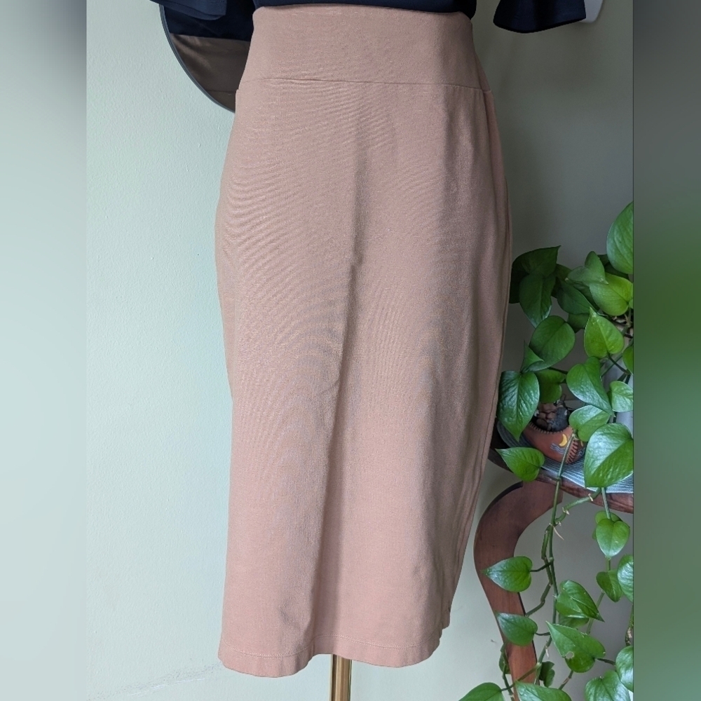 Nine West Tan Midi Skirt Size XS Rayon Blend Stretchy Pull-On Basic Essential